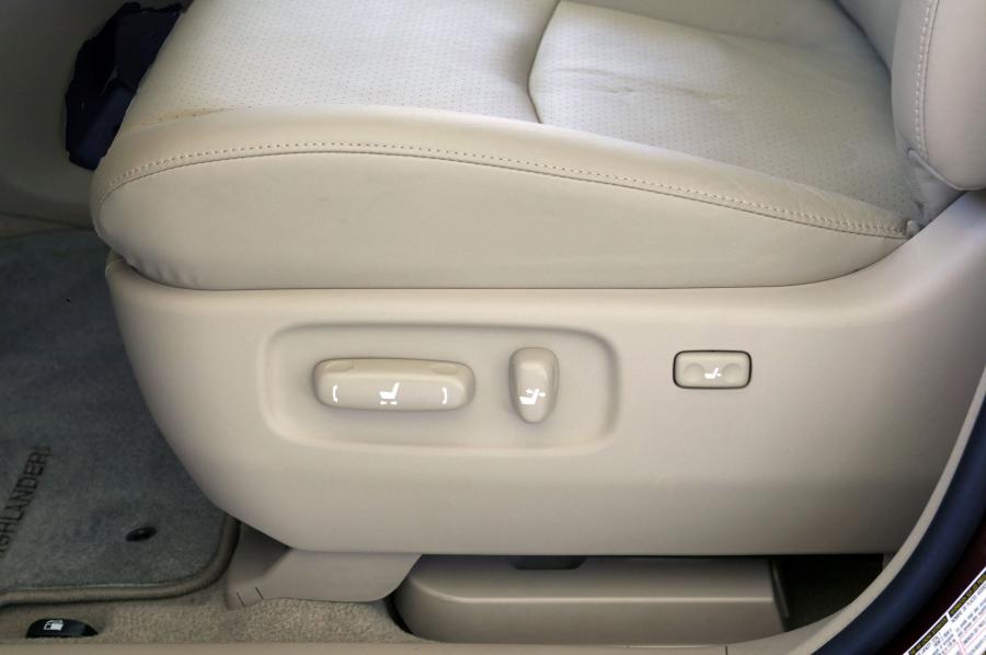  Toyota Highlander 2004 года  (фото 11 из 40)